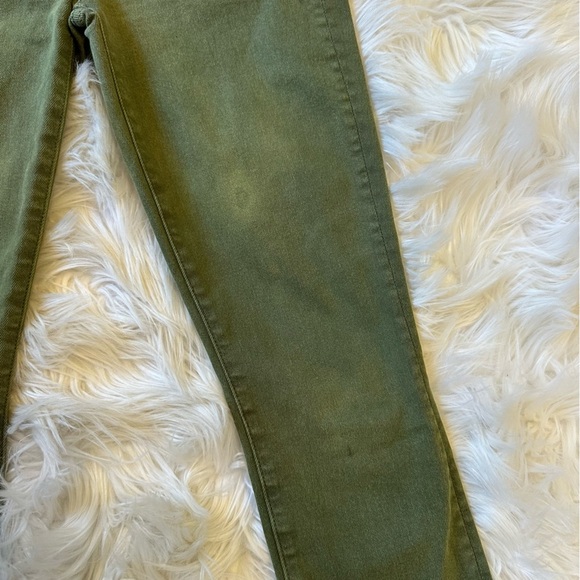 Mother The Looker Ankle Fray Jeans in ‘Second Chance.’ - Picture 8 of 12